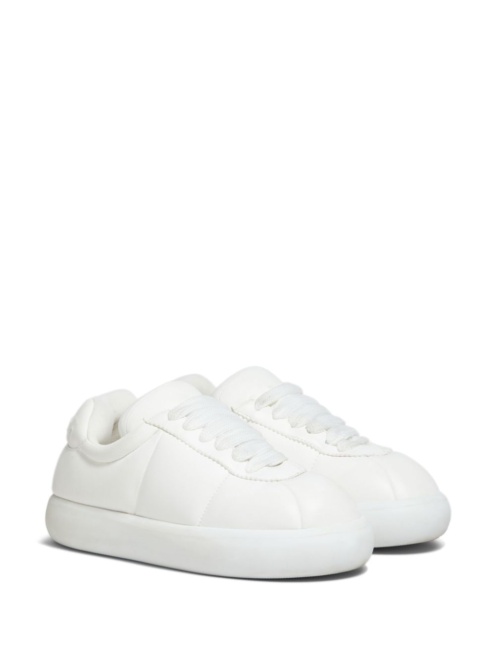 sneakers white
