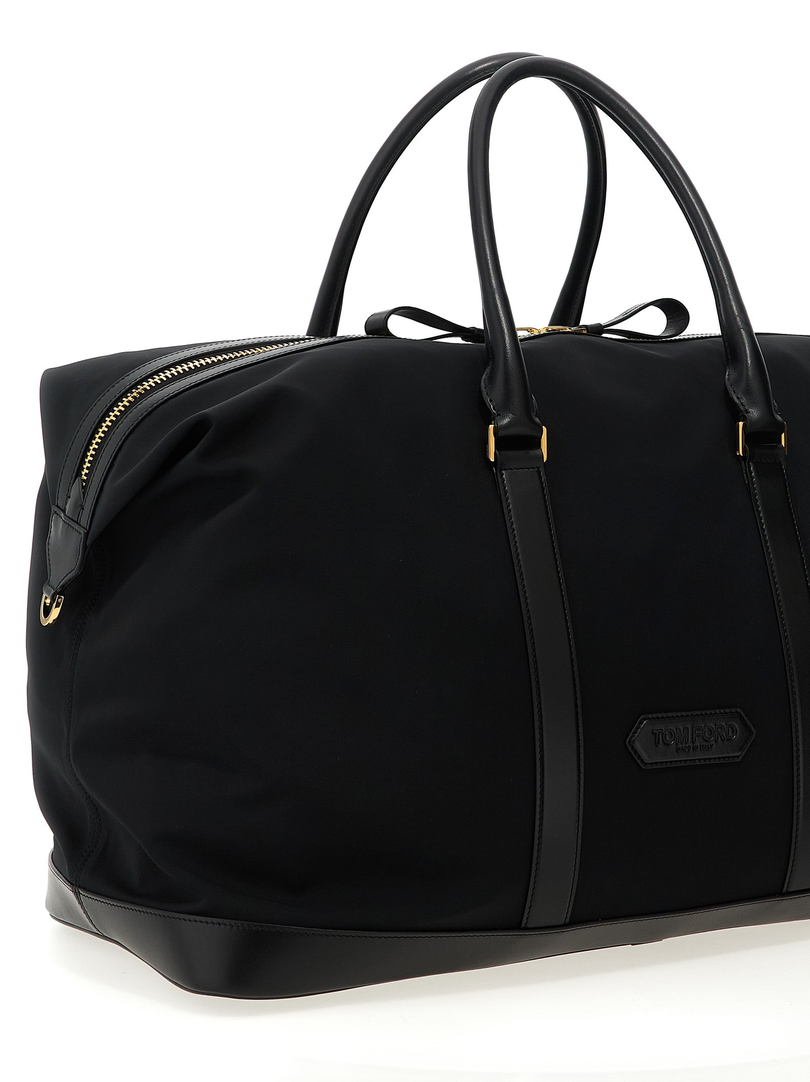 leather details travel bag